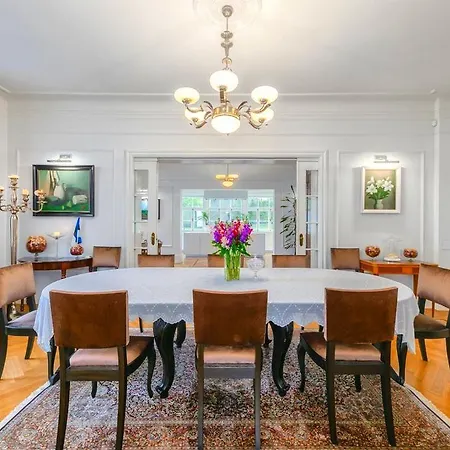 High Status In The Most Luxurious House In *