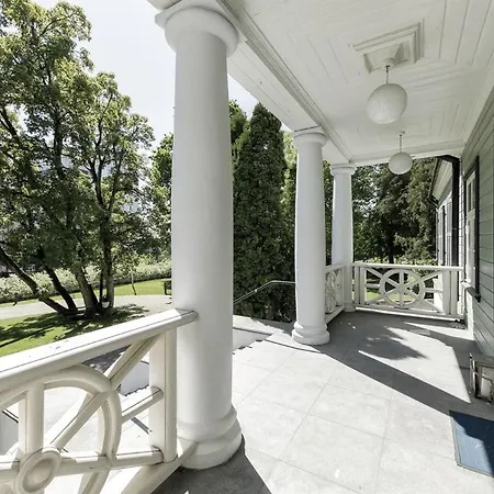 High Status In The Most Luxurious House In *
