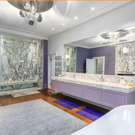 High Status In The Most Luxurious House In *