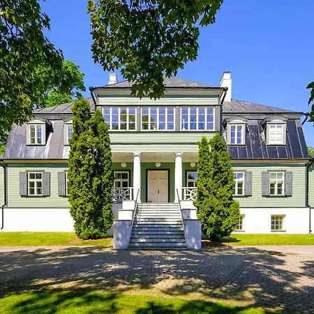 High Status In The Most Luxurious House In *